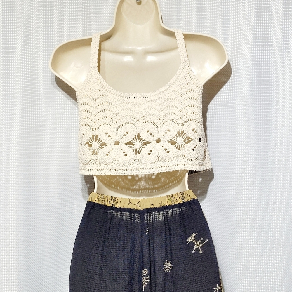 SHEIN Floral Crochet Crop Halter Top (4 / S) - Picture 2 of 8